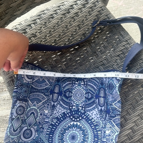 Sakroots Artists circle blue crossbody purse. New without tags. - Picture 6 of 11